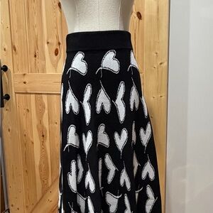 Black and White Heart Pattern Skirt